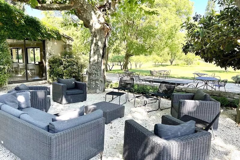 Mas de CHARACTÈRE, grand standing, SWIMMING POOL, enclosed GARDEN, QUIET CHARM