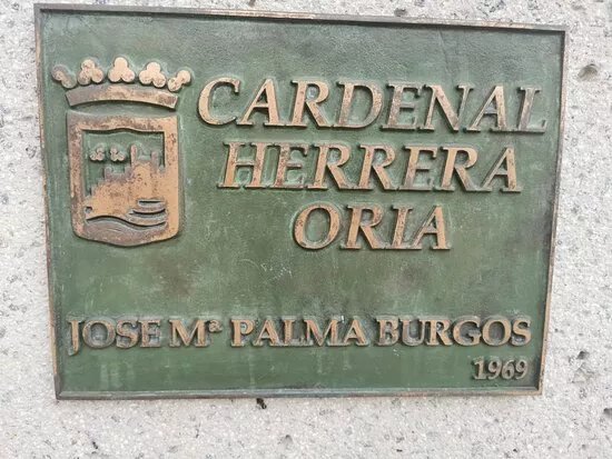 Estatua Cardenal Angel Herrera Oria