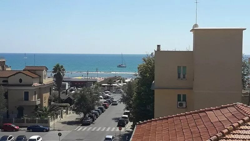 LIDO DI OSTIA CENTRO APARTMENT WITH BALCONY