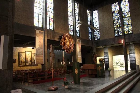 Father Damien's Crypt