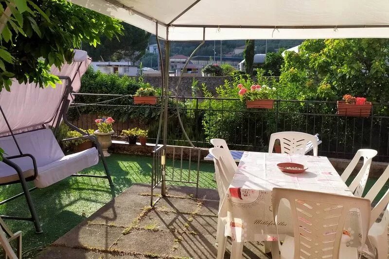 NOEMI APARTMENT "5 LANDS PARADISE" FREE WI FI, FREE PRIVATE CAR PARK, FREE