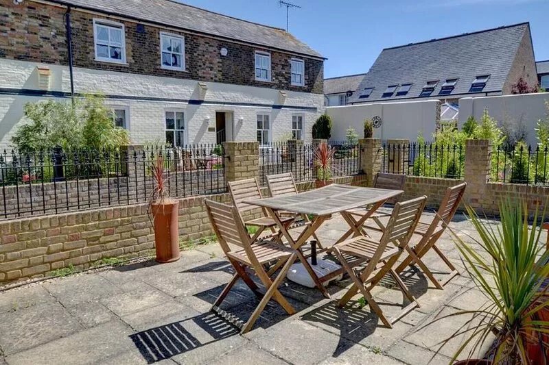 4 Cambridge Mews - Two Bedroom House, Sleeps 4