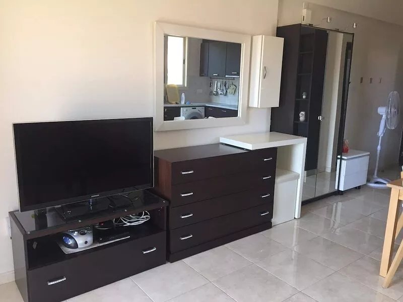 Lovely entire  Studio rental unit with free parking