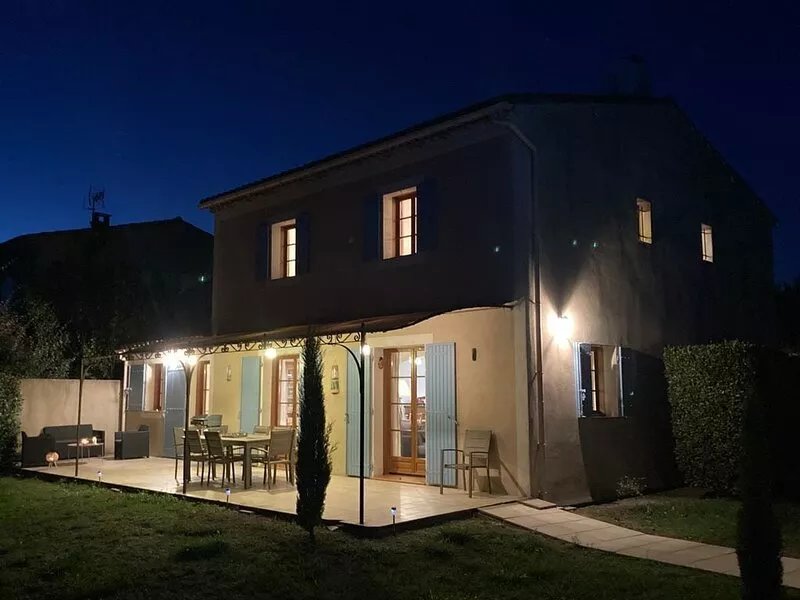 4 bedroom villa with private heated pool and large enclosed garden in Lourmarin