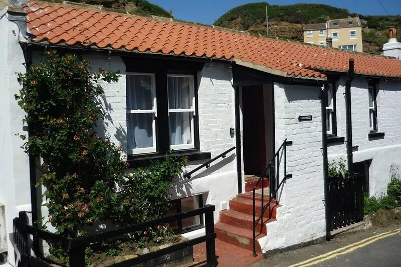 Charming Fishermans cottage in the old village of Staithes, with patio garden