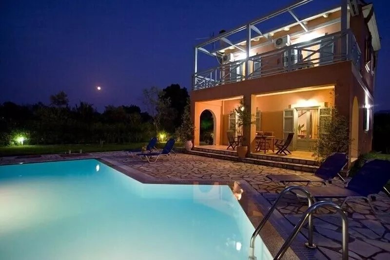 Luxury villa with private pool, 0,5km from beach and 0,5 km from town