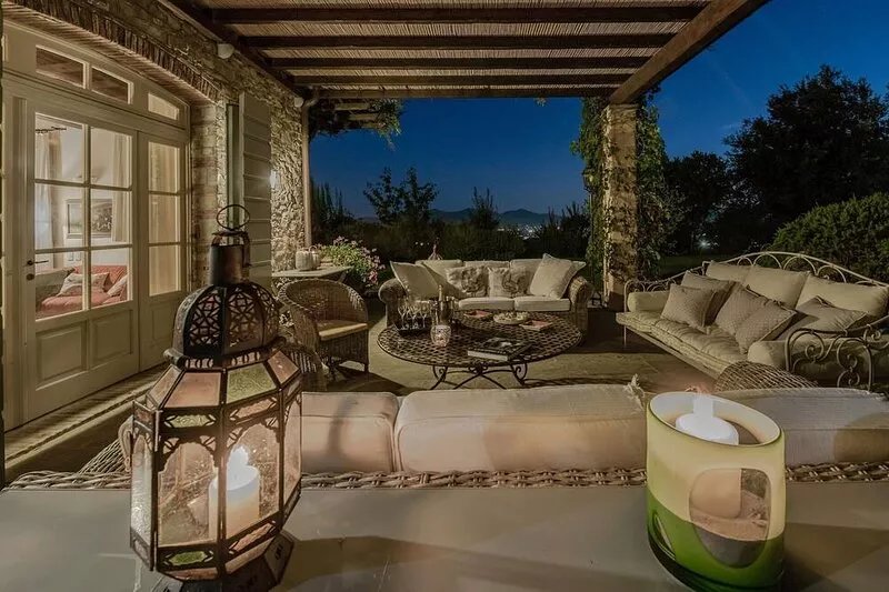 Luxury Pool Villa Oliveto - Belcantovillas