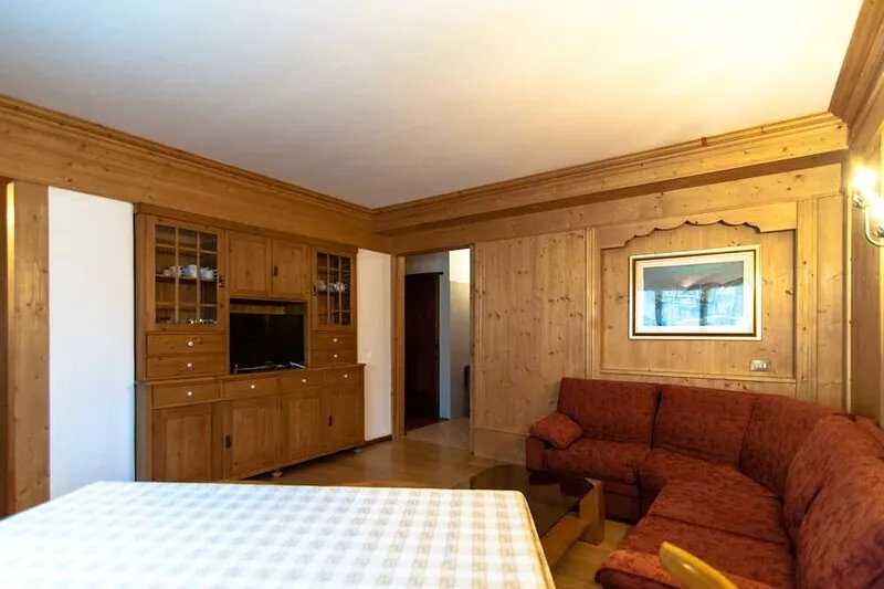 Adjacent to the pedestrian zone - 025016-LOC-01432