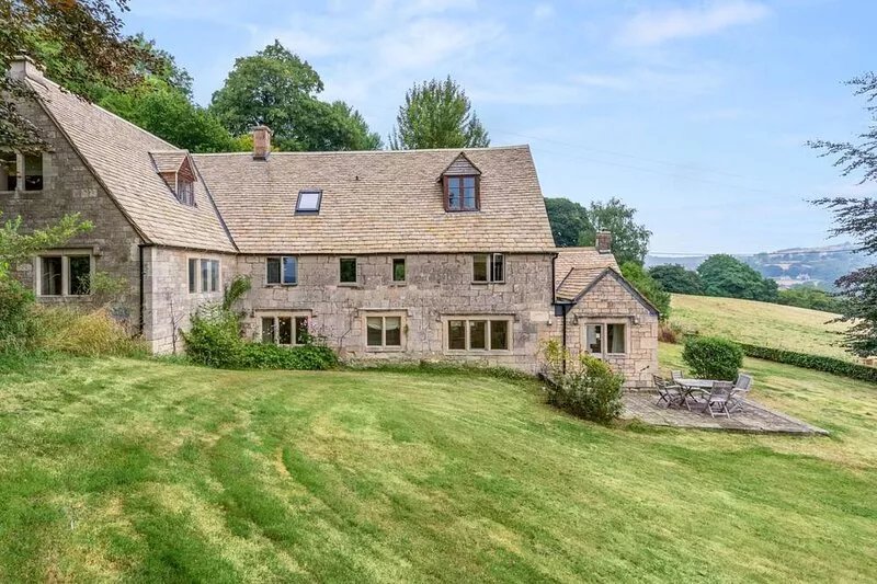 Locks Cottage, Painswick - sleeps 10 guests  in 5 bedrooms