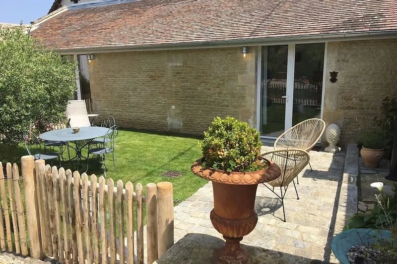 Charming cottage with garden and wood-burning stove 250 m from the beach