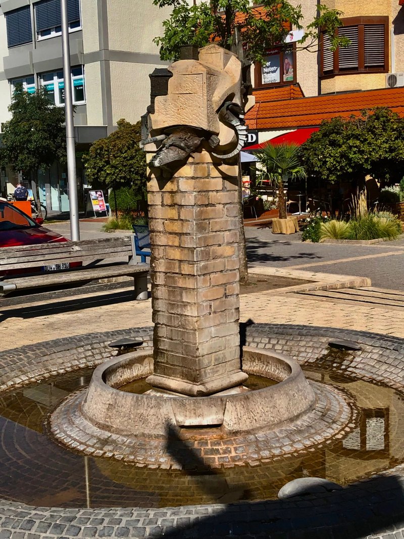 Brunnenskulpturen am Rathausplatz