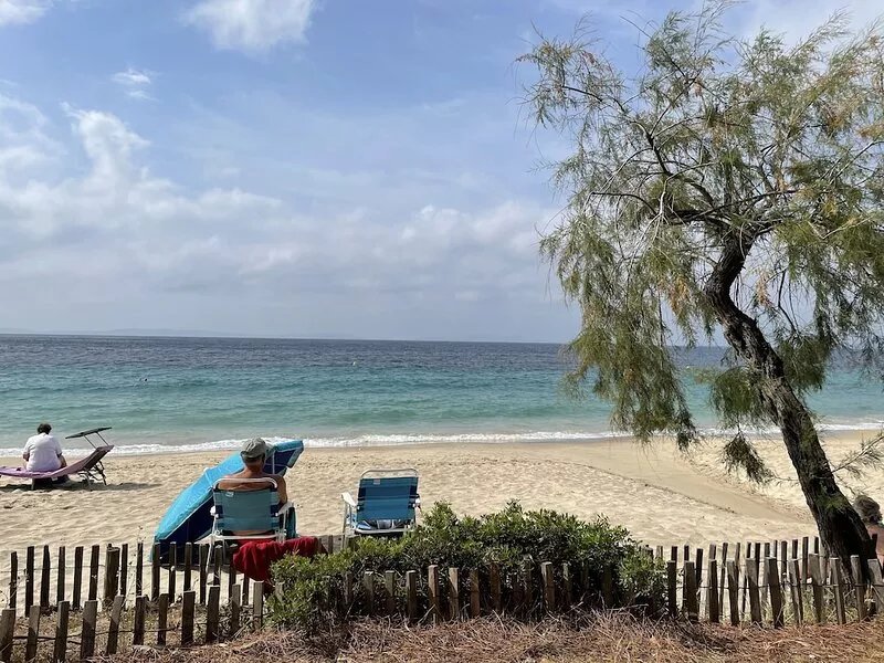 Le 28 : Studio climatisé avec accès privé sur plage