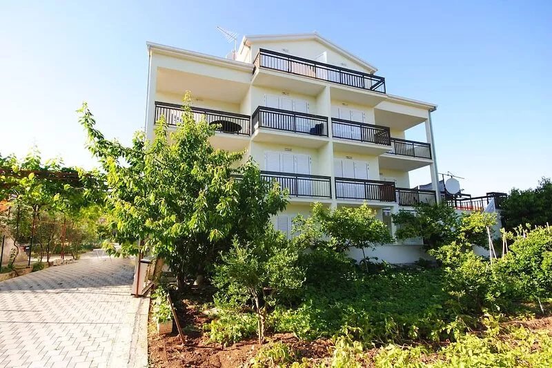 Perkovic apartment Ana is just 50 m from the inviting beach in Kaštel Štafić