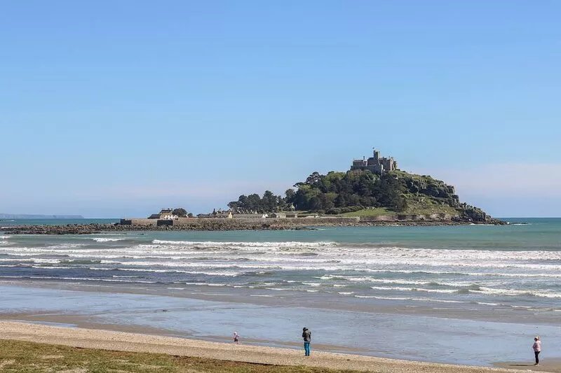 WHEAL GREY, family friendly, character holiday cottage in Praa Sands