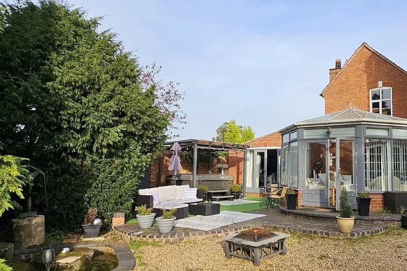 Luxury Retreat with private Hot tub at Broad House Farm   Worcestershire
