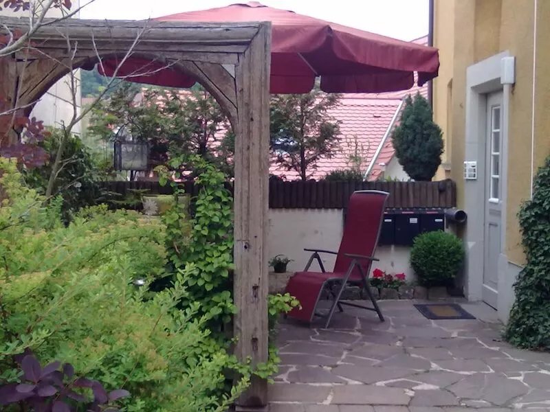 Nice city apartment quiet yet close to the center, only 300m from the train