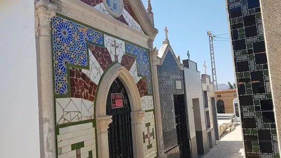 Cementerio De Santa Emilia