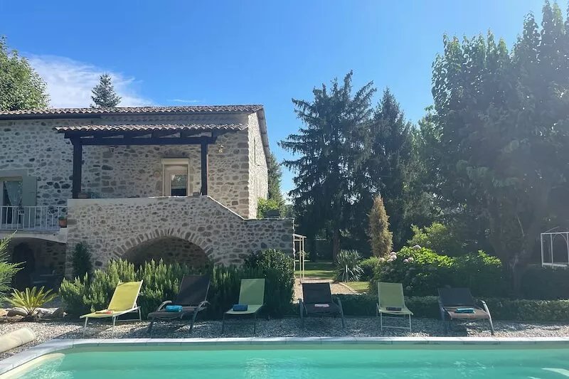 Charming gite F8 210m2 in park with heated pool 300 m from the Ardèche river