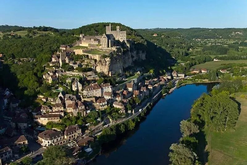 Unique High Standard Property with heated pool set on the remparts of Domme