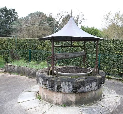 Les Puits De Dracy-le-fort