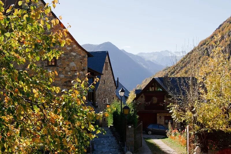 Bagergue design duplex with ski storage at the foot of the slopes n Baqueira