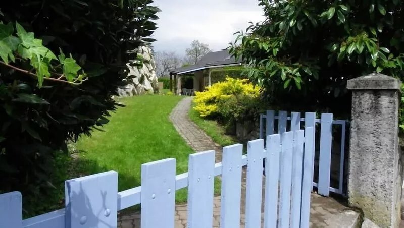Lovely house with beautiful garden, close to town center. No Linky + filter.