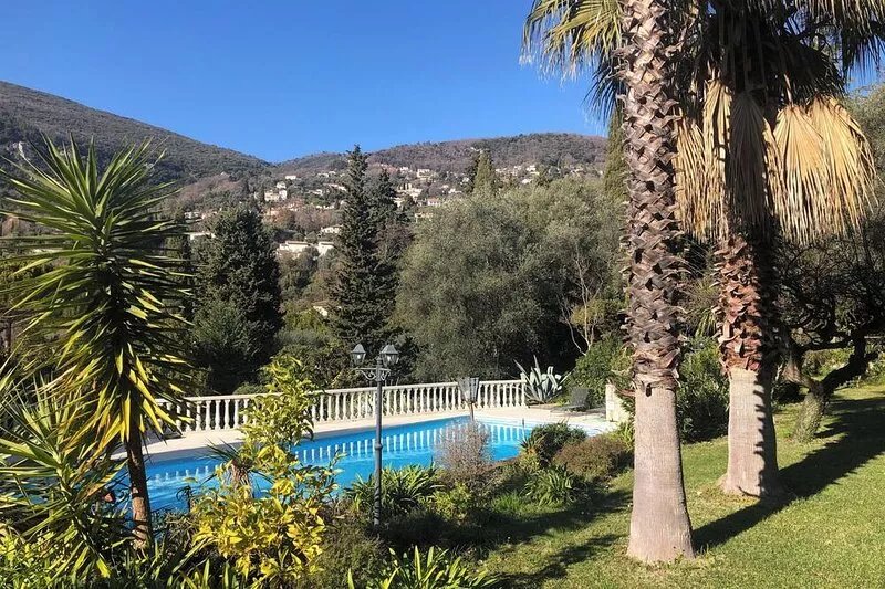 Beautiful villa with spectacular pool, gardens and views