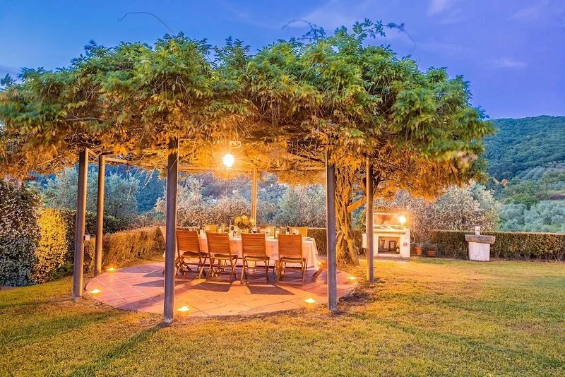 Beautiful private villa with A/C, WIFI, private pool, hot tub, TV, patio