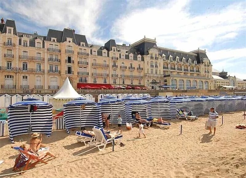 CABOURG CITY CENTER. House 60m², 5 minutes from the beach for 6 people, 3
