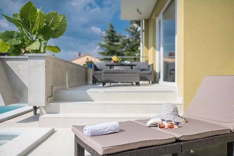 Villa with swimming pool, spectacular sea view, 500 m from the sea, TOP