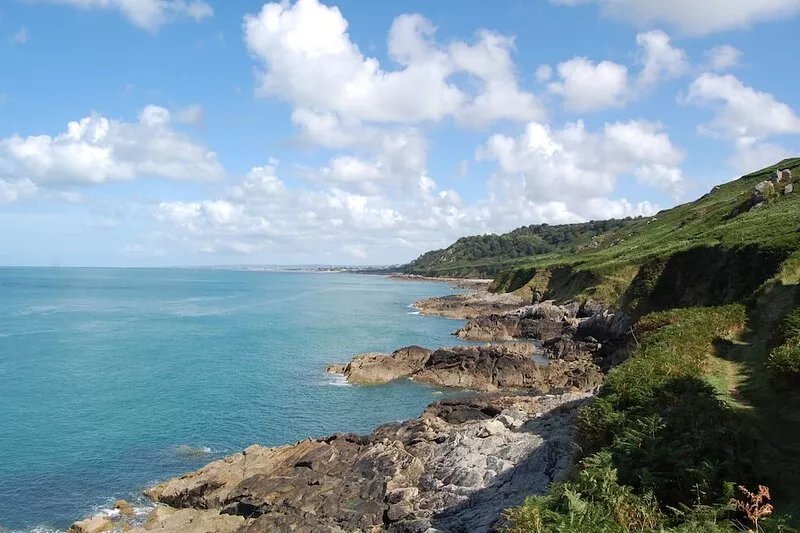 House ALL COMFORT, NICE GARDEN, FEET IN THE WATER, DIRECT BEACH ACCESS