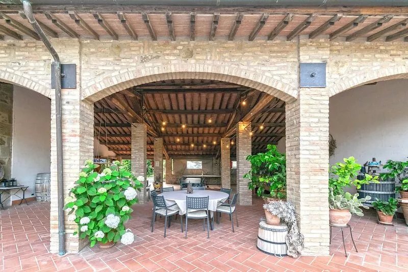 10 bedroom cottage for groups, wine/oil tasting, cooking lessons, private pool