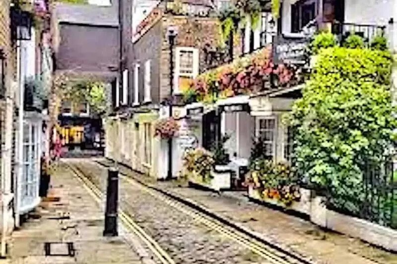 ✨ An ENCHANTING ✨ flat - the BEST location in Hampstead �
