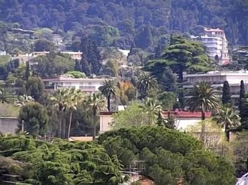 5th Floor Apartment with Panoramic View of the Hills of Californie