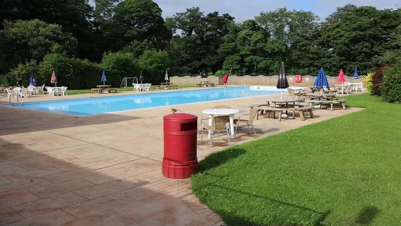Family friendly and beautifully renovated chalet (sleeps 5)