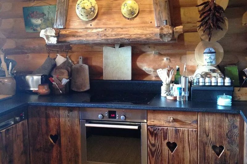 CHALET EN LOGS ANGLES 6 TO 9 PEOPLE 4 STARS VIEW OF LAKE MATEMALE