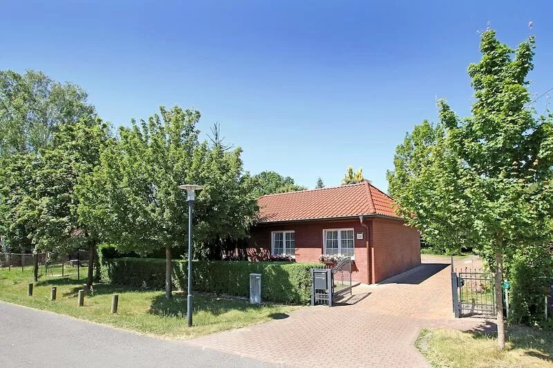 Comfort holiday home in Berlin, in a quiet convenient suburban location S- and