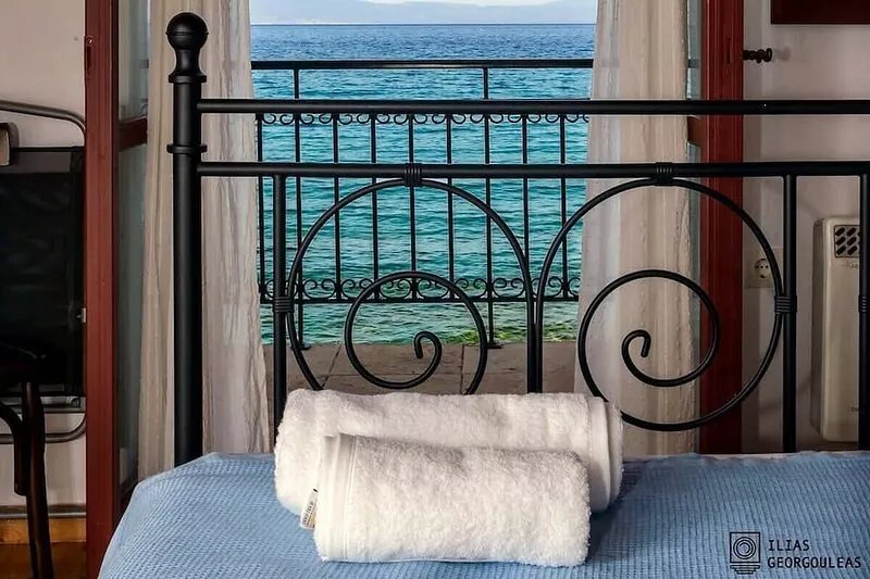Waveside Sanctuary - Luxurious Seastone Villa