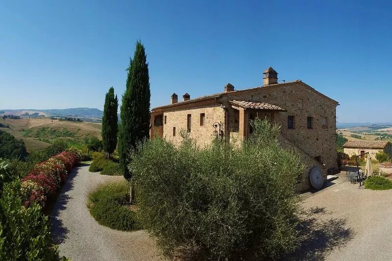 FARMH. PODERE CUNINA 25 KM SUD SIENA / MONTALCINO PRENDENDO LEZIONI DI CUCINA