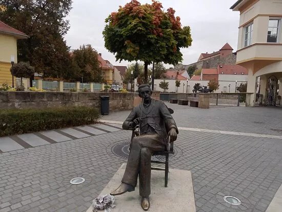 Gardonyi Geza Ter/ Gardonyi Geza Square