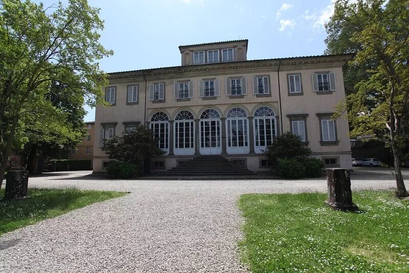 Accogliente camera e bagno con vista sul giardino di Villa Bottini