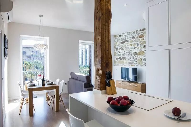 Nice apartment for 4 people in the centre near the beach.  WI-FI and AC.