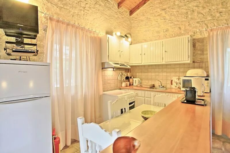 Korinas Cottage: Tranquil stone cottage, a breath away from Agni beach