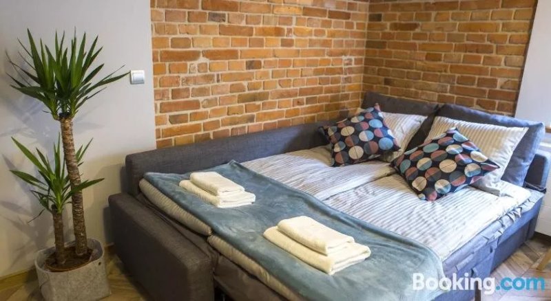 Perfect Location in Old Town,Train 2 min, Air Con!