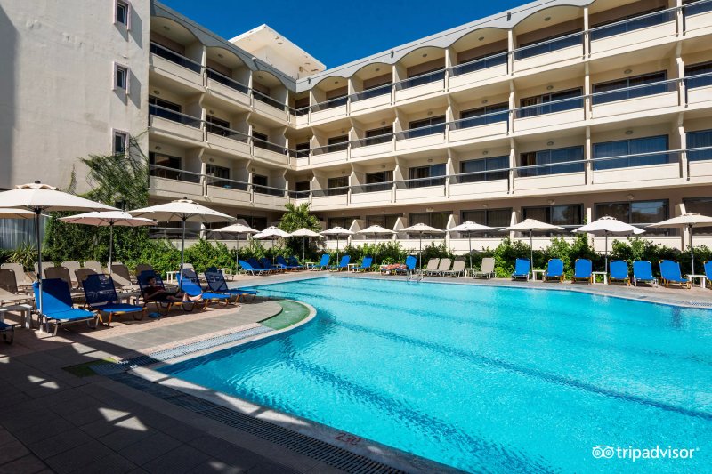 Lomeniz Hotel