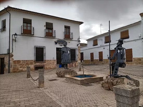 Monumento A Don Quijote Y Dulcinea