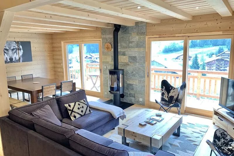 New 12-bed chalet 200m from the Linga cable car