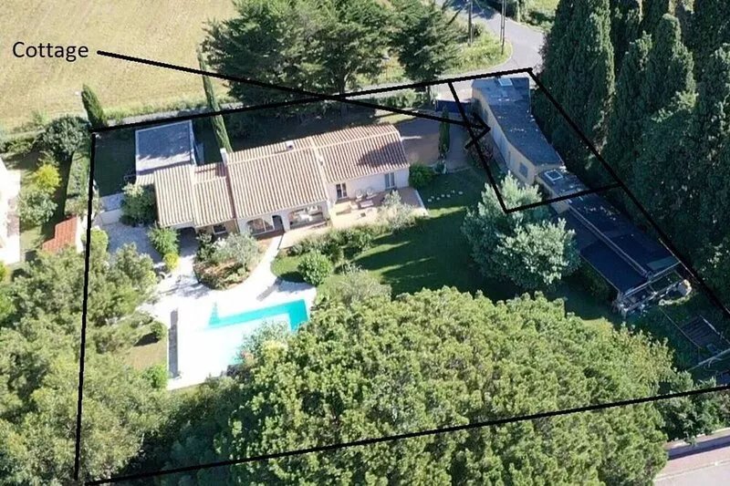 Ceret Cottage With A/C in 2000m² Garden, Shared Pool and Starlink Internet