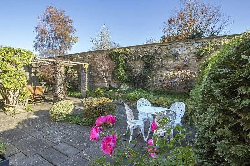 Box Cottage - sleeps 4 guests  in 2 bedrooms