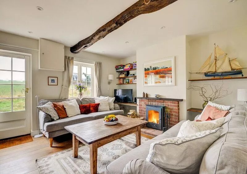 Aurora Cottage - Two Bedroom House, Sleeps 5